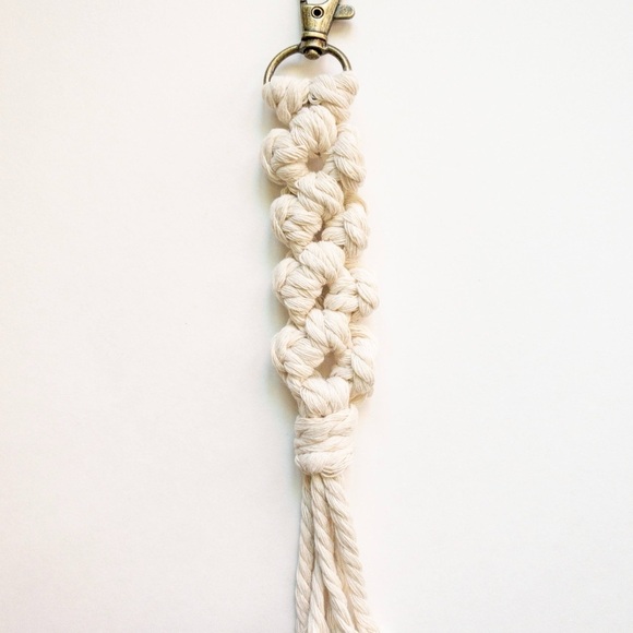 Macramé Flower Keychain - Handmade - Picture 3 of 7